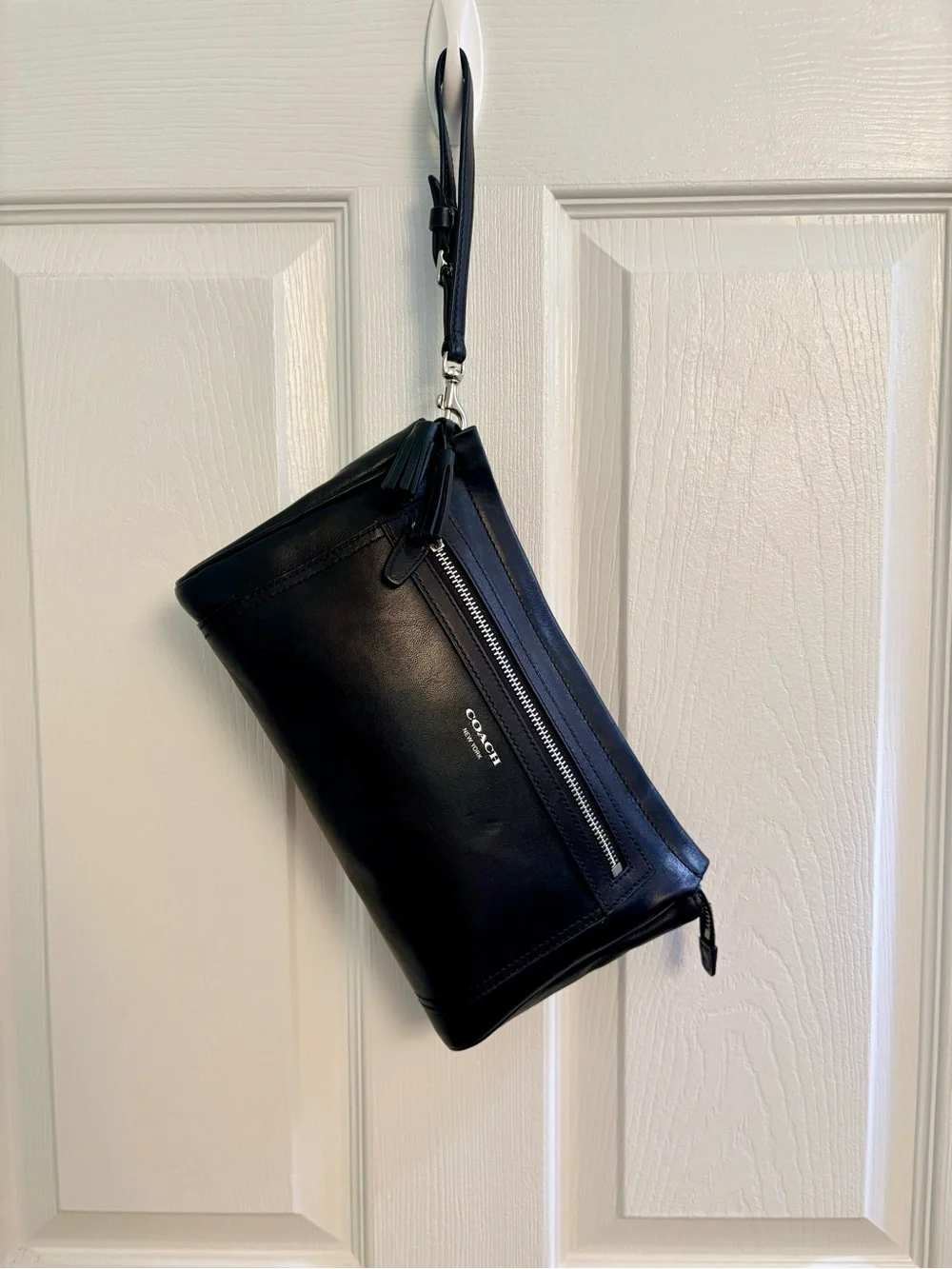 Vintage Coach Leather Large Wristlet / Clutch – Classic, Chic & Versatile (EUC)